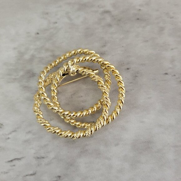 Vintage Gerry's Signed Gold Tone Brooch Braided Rope Design - Picture 1 of 6
